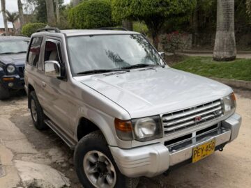 Mitsubishi Montero (2006) Gris
